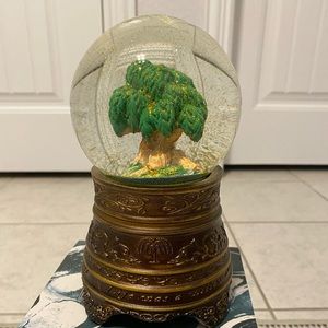 Taylor Swift "Willow" Snow Globe